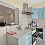 Luxury 110m From The Sea, Balluta Bay, شقة