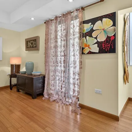 Luxury 110m From The Sea, Balluta Bay, سليمة