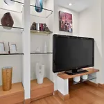 Luxury 110m From The Sea, Balluta Bay, 아파트