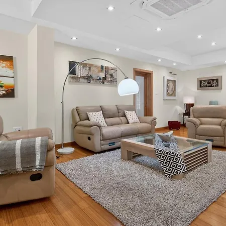 Luxury 110m From The Sea, Balluta Bay, Apartament Sliema